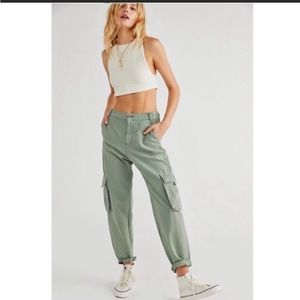 LEVIS loose cargo pants size 27 green